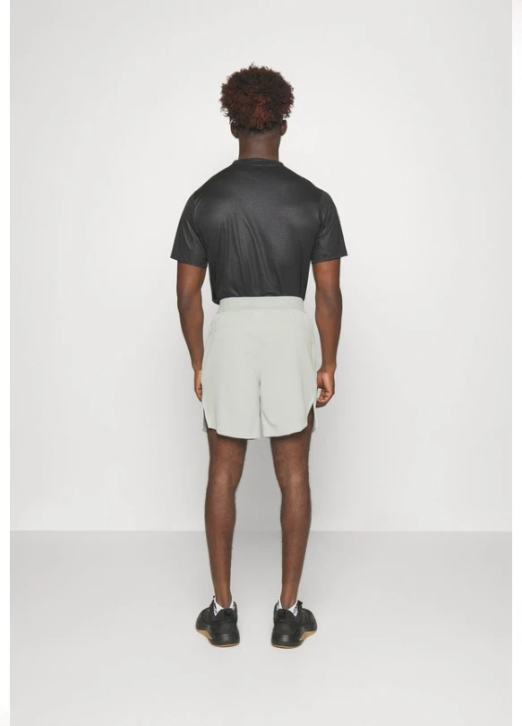 2_HIIT BETTER - Pantalón corto de deporte - silver-coloured