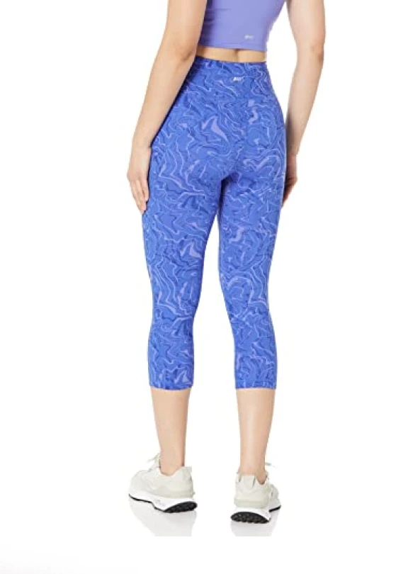 1_Leggings Capri Amazon Essentials con bolsillos, remodelantes y estilo deportivo.