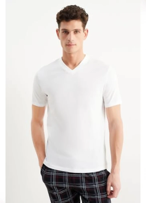1_Pack de 2 camisetas interiores para hombre de C&A a precio único