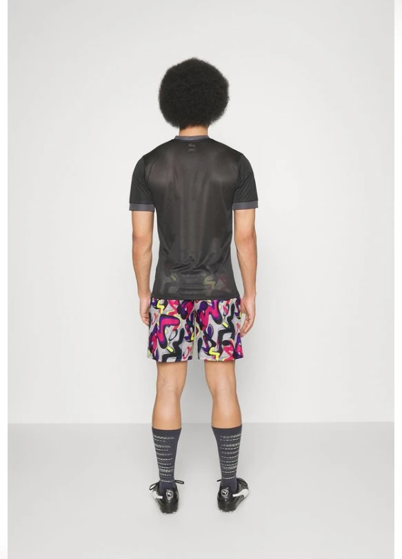 1_Neymar Creativity - Pantalones de Montaña Cortos en Color Harbor Mist/Fluo Yellow - Disponibles a 27.48€