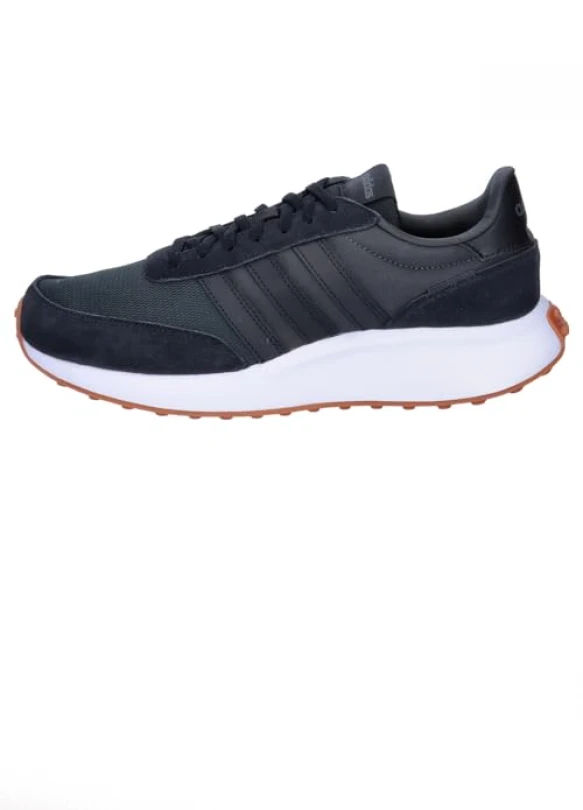 1_Super ofertas en zapatos y ropa de diferentes estilos.