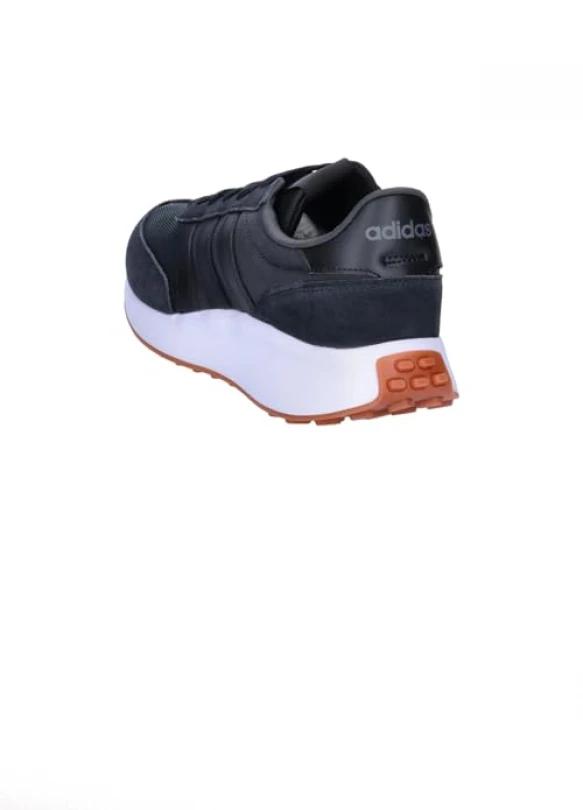 3_Super ofertas en zapatos y ropa de diferentes estilos.