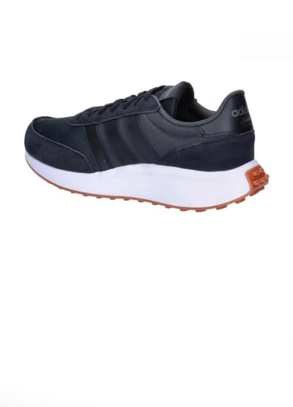 2_Super ofertas en zapatos y ropa de diferentes estilos.