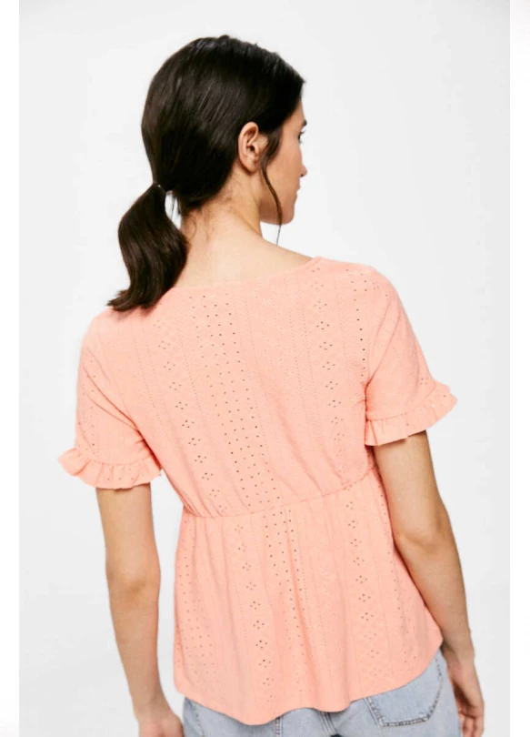 3_Blusa Peplum Perforada