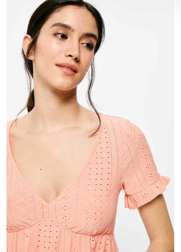 2_Blusa Peplum Perforada