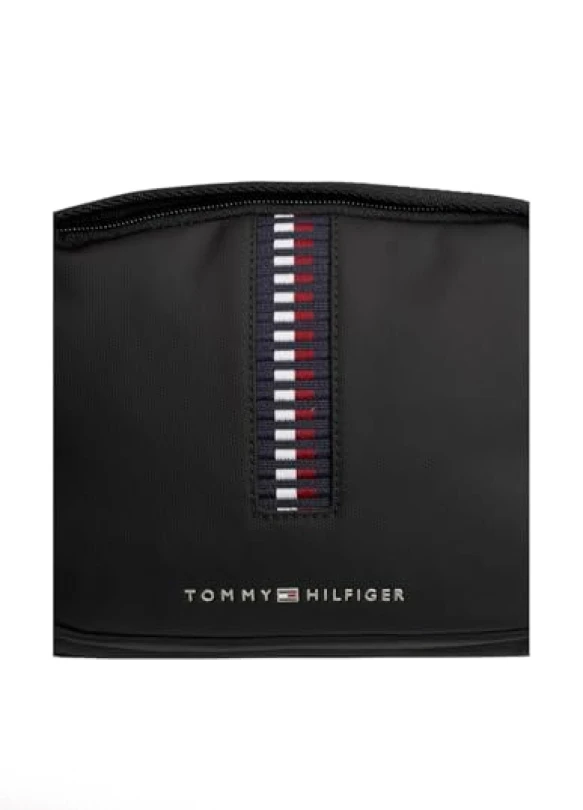 4_Bolso bandolera Tommy Hilfiger, modelo camera bag pequeño.
